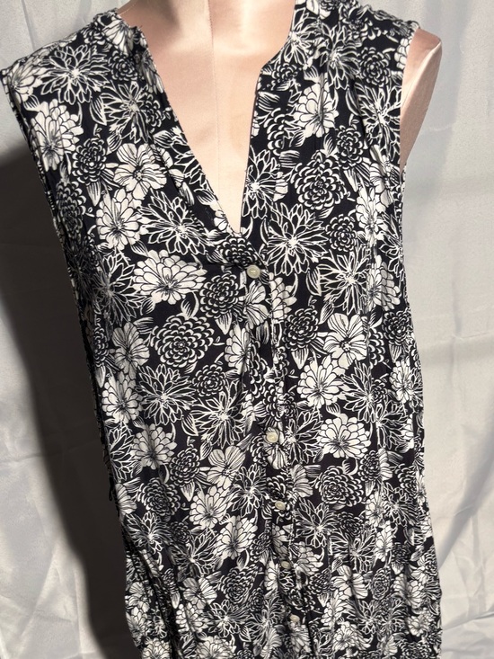Talbots Dresses & Skirts - Talbots midi dress Women’s Black & White Floral Sleeveless V-Neck Top